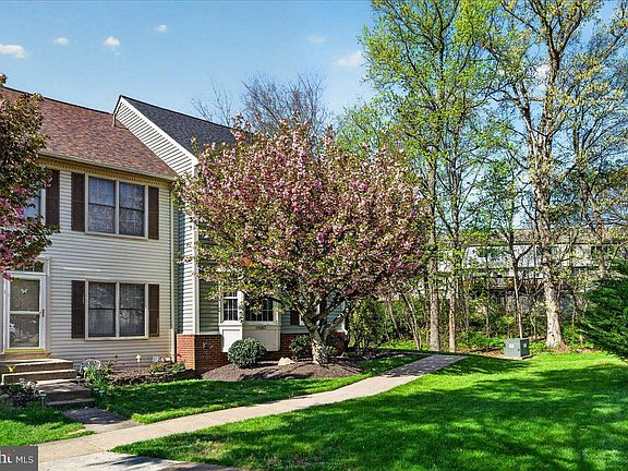 3rd image of 14083 Betsy Ross Ln