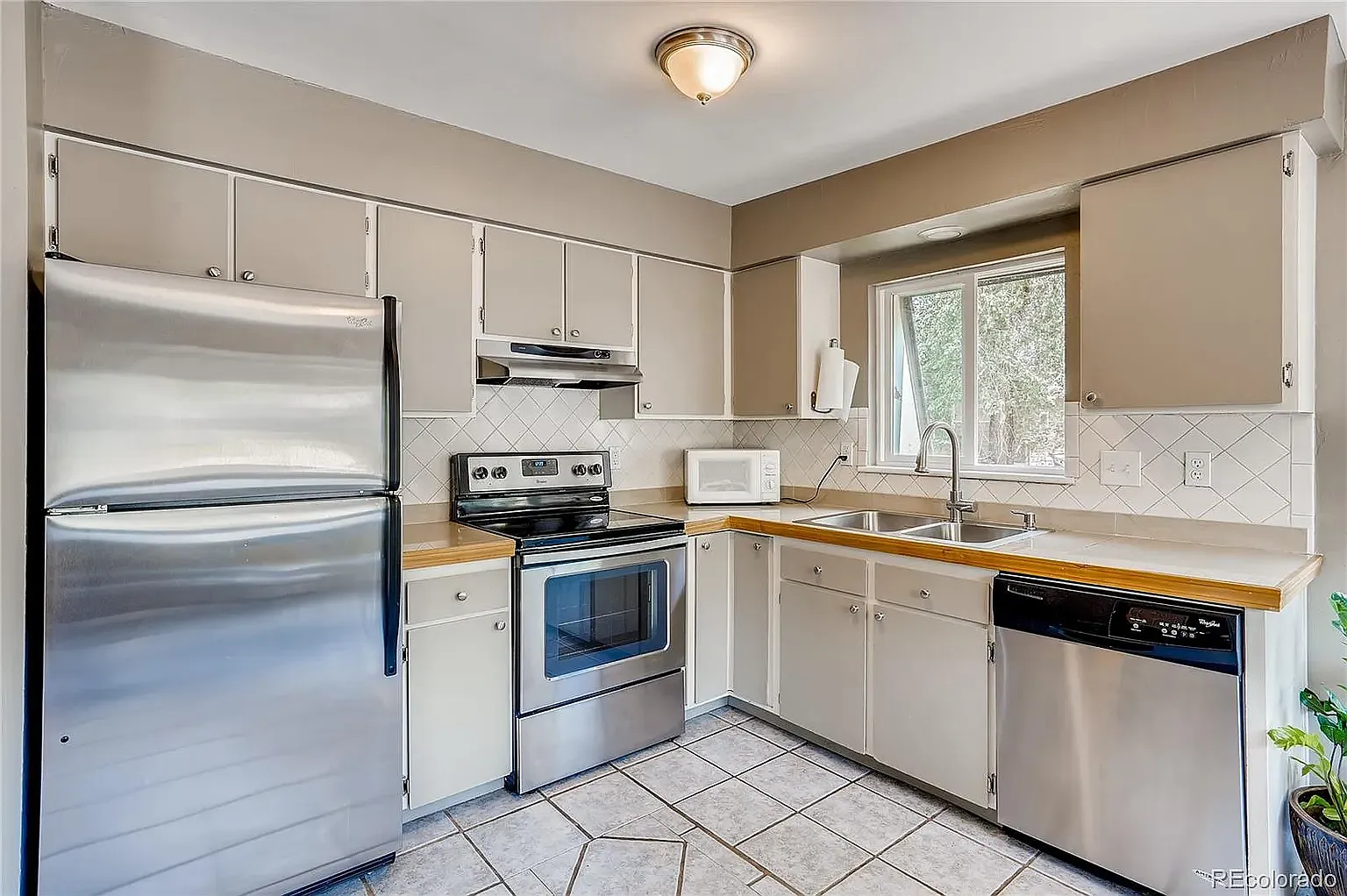2 bed, 990 sqft, $2,100 — Photo 4