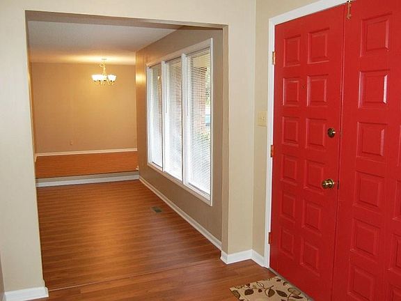 4th image of 714 Meadowridge Dr