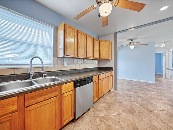4th image of 22103 Laramore Ave