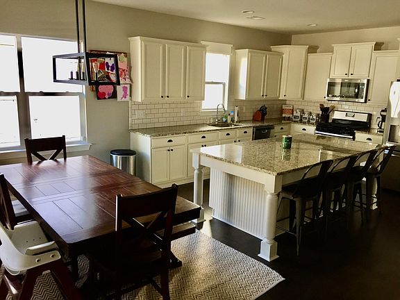 3rd image of 3031 Farmhouse Dr
