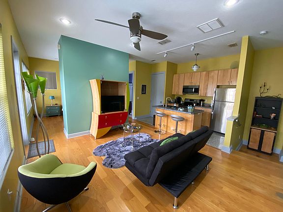 5th image of 1222 Catherine St