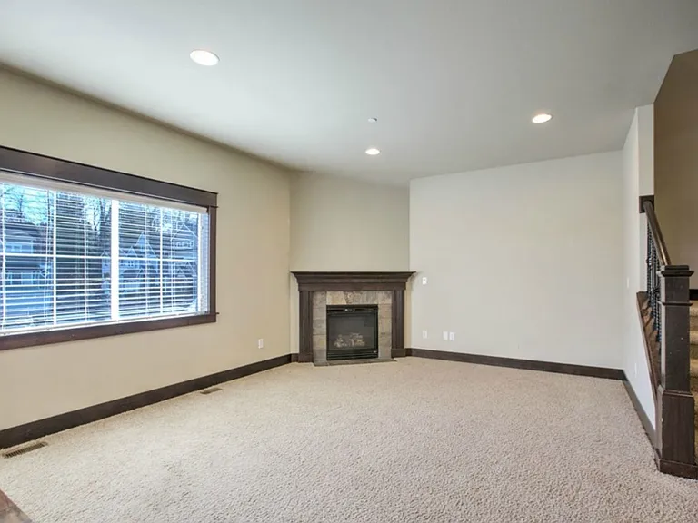 1357 Elma Pl NE — Photo 3