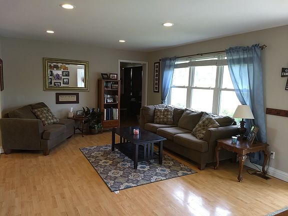 5th image of 561 Tegler Dr