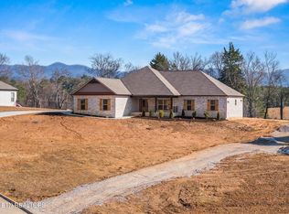 212 Charlie Ln, Maryville, TN 37804