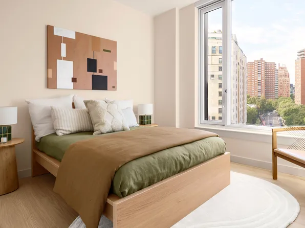 280 West 24th Street image 3 of 15