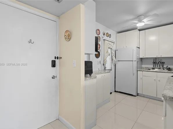 2930 Point East Dr APT E407, North Miami Beach, FL 33160