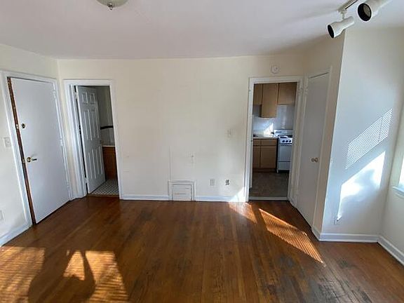 4th image of 825 Harrington Ave APT 7