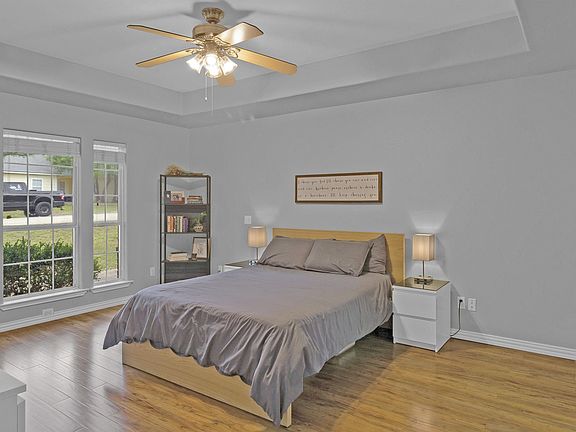 5th image of 535 Live Oak Drive
