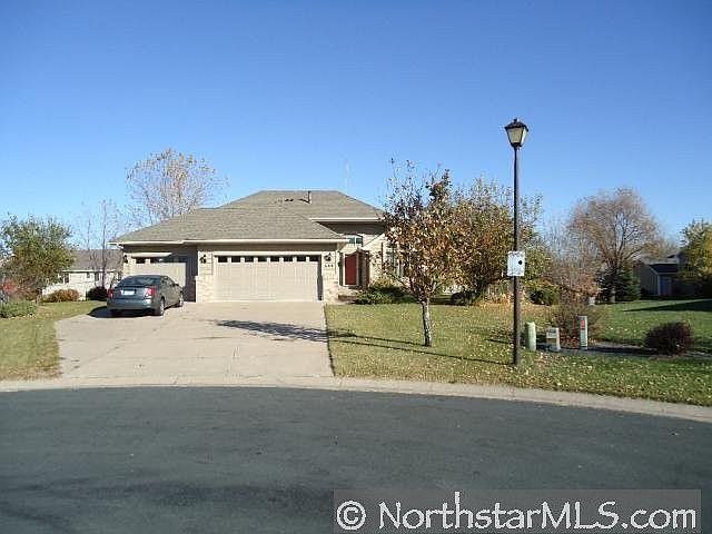 2nd image of 660 Hickory Pl
