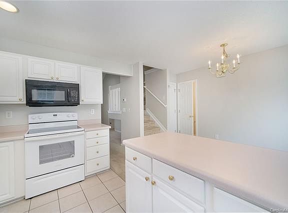 3rd image of 14952 Deshler Ct