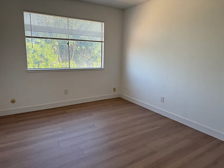 9116 Cornwall Dr — Photo 16