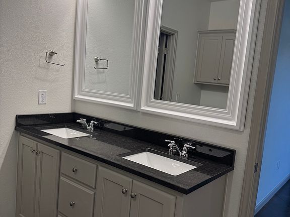 4th image of 6805 Pepperdine Dr