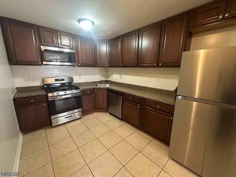 2 bed, 2.5 bath, 1050 sqft, $2,750 — Photo 2