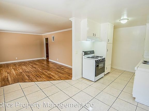 4th image of 530 E Arbor Vitae St APT 08