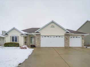 1009 Aldora Ln, Waunakee, WI 53597