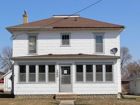2nd image of 123 Stow St