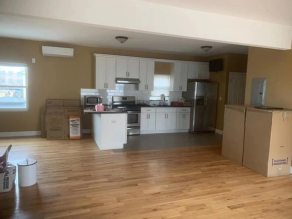 2nd image of 1 18th Ave Floor 1