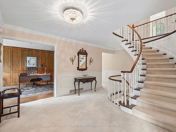 5th image of 18 Swansdown Dr