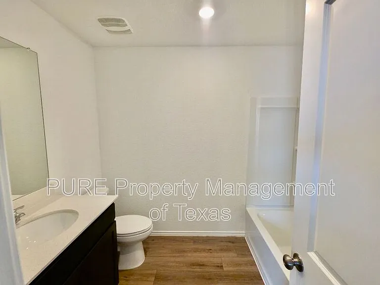 301 Freshwater Dr — Photo 13