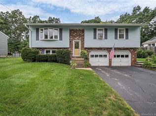 289 Beth Ln, Waterbury, CT 06705