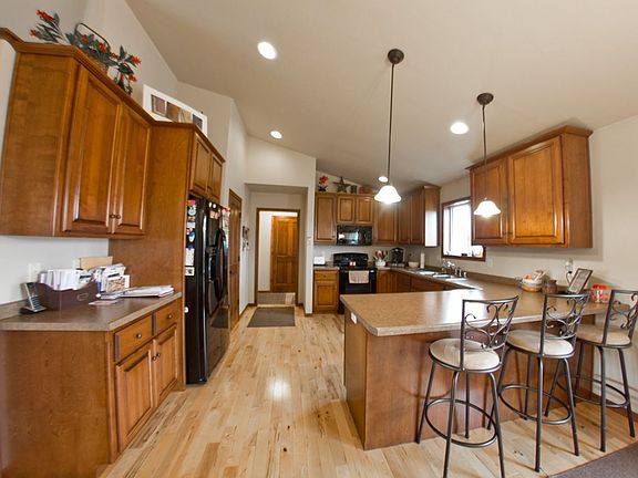 5th image of 213 Aspen Grove Ln