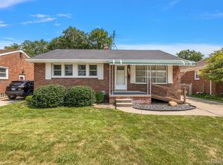 25354 Normandy St, Roseville, MI 48066