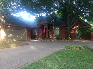 3027 Creekview Dr, Grapevine, TX 76051