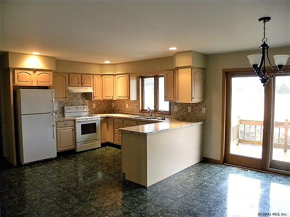 2nd image of 12 Pineview Ct #A