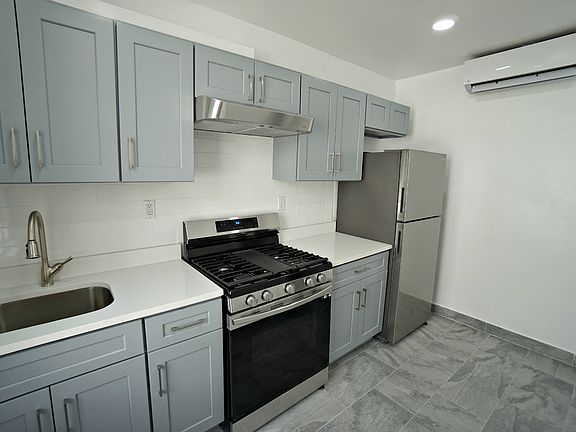 3rd image of 116-07 Metropolitan Ave #201