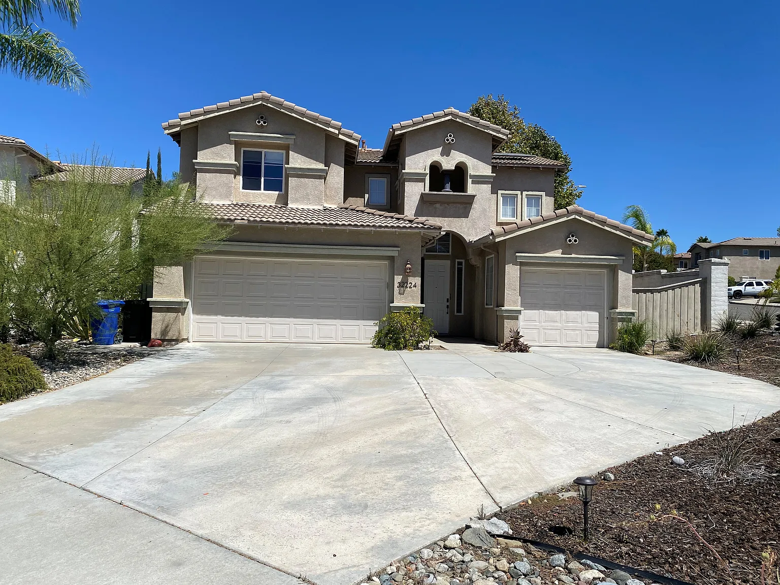 3 bed, 2383 sqft, $4,100 — Photo 1