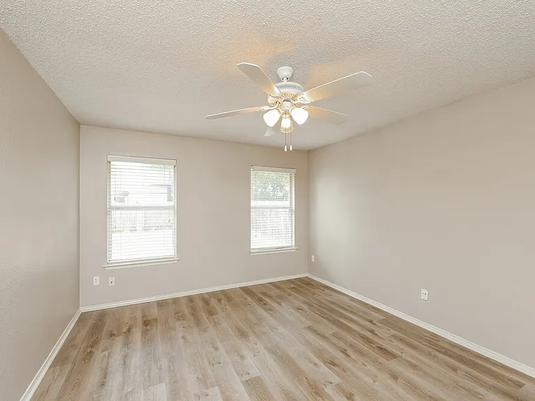 1223 Reeves Ln — Photo 10