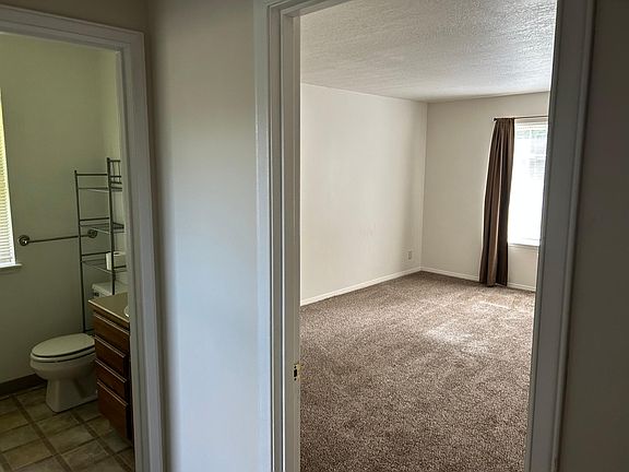 3rd image of 25907 Vuemor Ct NW