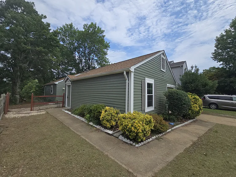 5360 Chatham Hall Dr — Photo 24