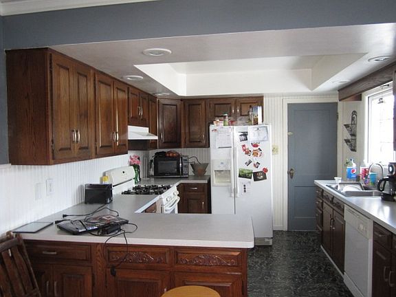3rd image of 408 Goshen Ave