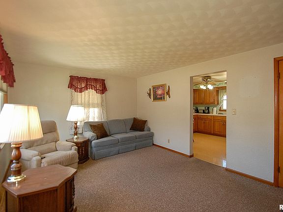3rd image of 4214 SE Scholl Ct