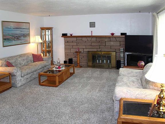 3rd image of 2612 W Dell Dr