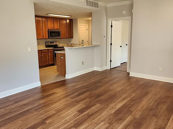 4th image of 2690 Gardenia Ave APT 1