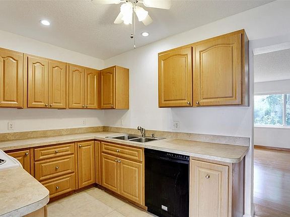 5th image of 8776 Narcissus Ave