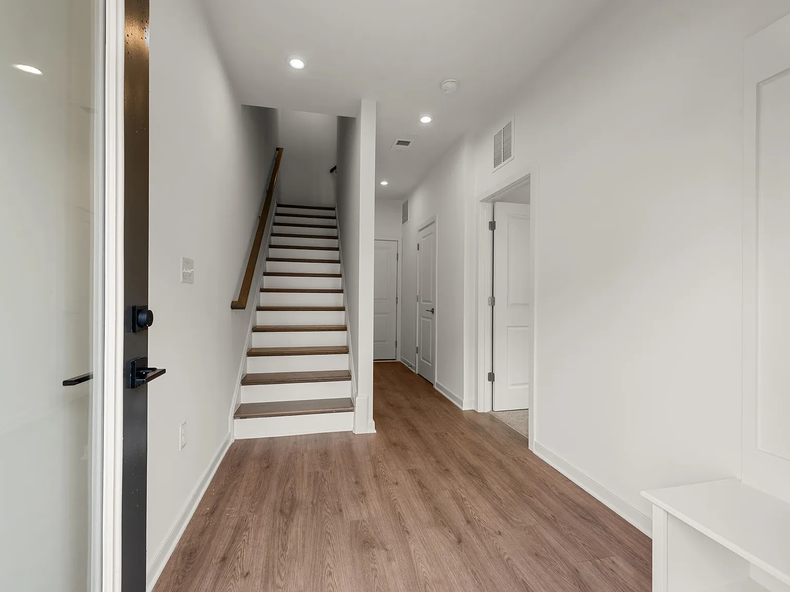 4 bed, 3.5 bath, 2284 sqft, $3,580 — Photo 4