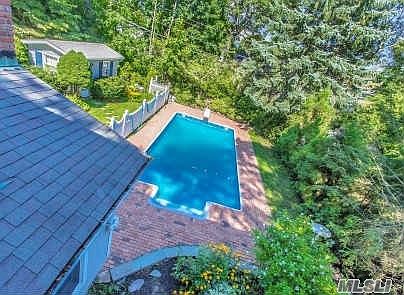 5th image of 17 Swan Ln