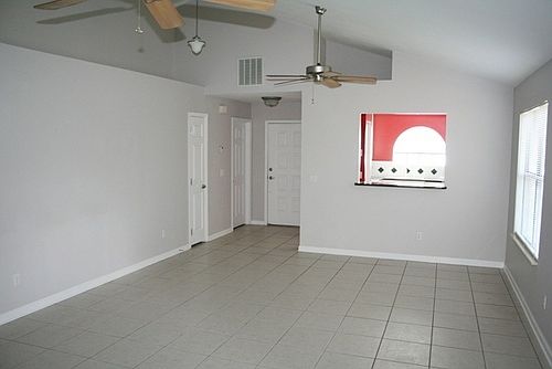 3rd image of 140 Lakeside Cir
