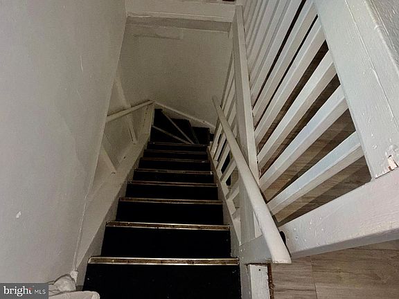 5th image of 1032 Cherry St