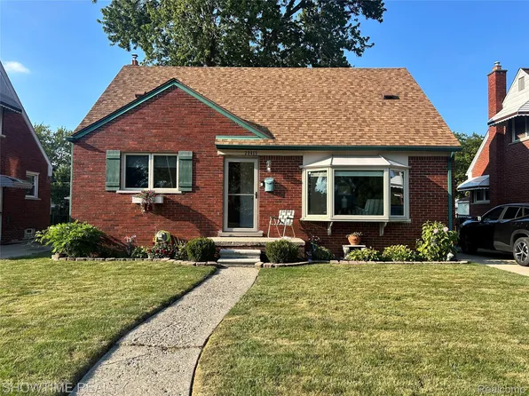 20415 Frazho St, Saint Clair Shores, MI 48081