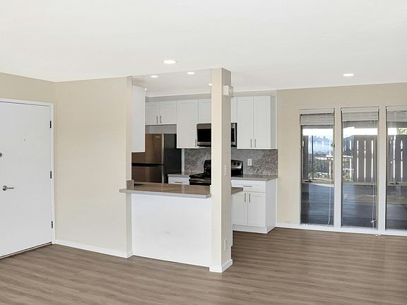 4th image of 30 Harbor Oak Dr APT 24