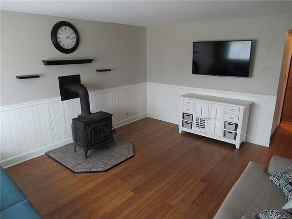 3rd image of 62 Lou Ann Dr