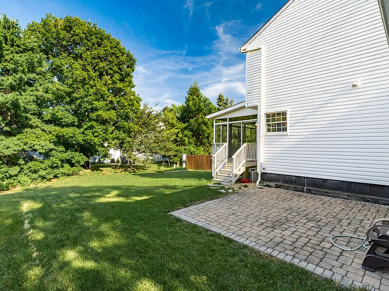 8446-1 Olenbrook Dr — Photo 44
