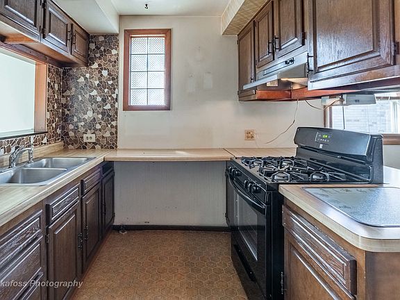 3rd image of 3314 N Ozanam Ave