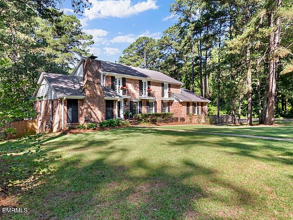 2nd image of 416 Windover Cir