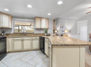 4212R Autumn Leaves Dr, Tampa, FL 33624